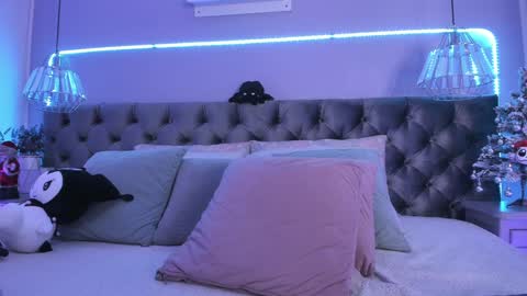 Snapshot of naomii_soto chatting on 12-24-24, 08:05 Naomi online show from 12-24-24, 08:05