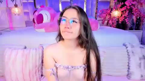 Snapshot of naomii_star chatting on 07-21-26, 06:38 online show from 07-21-26, 06:38