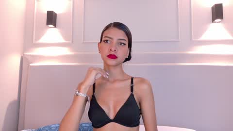 Naomi Klarc online show from 12-21-24, 12:59