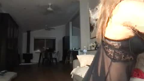 Snapshot of naomirhoades chatting on 03-08-25, 03:02 naomirhoades online show from 03-08-25, 03:02