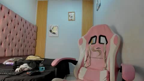 naomis_35 online show from 11-26-25, 07:59