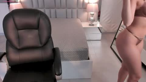 Snapshot of naomisainz chatting on 10-05-25, 12:47 Naomi online show from 10-05-25, 12:47