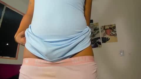 Snapshot of naomiwildburn chatting on 02-28-25, 01:47 naomiwildburn online show from 02-28-25, 01:47