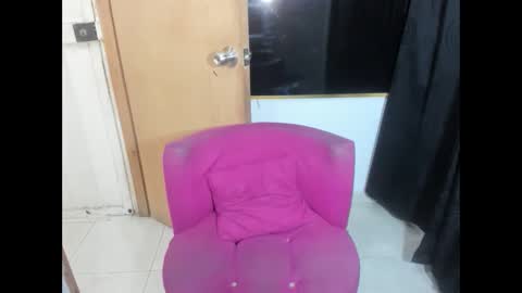 Snapshot of naomiwildburn chatting on 09-28-25, 08:36 naomiwildburn online show from 09-28-25, 08:36