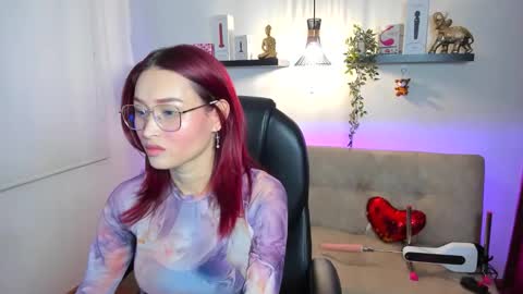 Snapshot of naomy_hot04 chatting on 05-11-26, 11:35 naomy online show from 05-11-26, 11:35