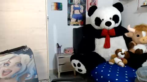 Snapshot of naomylux1 chatting on 06-12-26, 02:43 naomylux1 online show from 06-12-26, 02:43