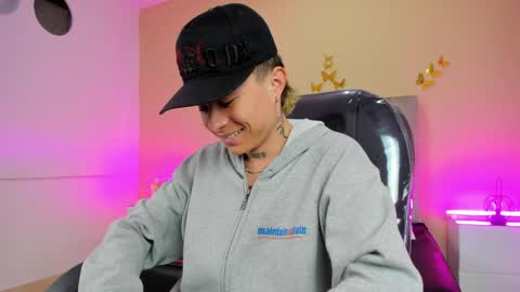 Snapshot of nascary_fox chatting on 04-28-26, 11:37 Nascary Fox online show from 04-28-26, 11:37