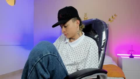 Snapshot of nascary_fox chatting on 04-30-26, 02:34 Nascary Fox online show from 04-30-26, 02:34