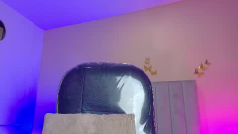 Snapshot of nascary_fox chatting on 06-17-26, 12:29 Nascary Fox online show from 06-17-26, 12:29