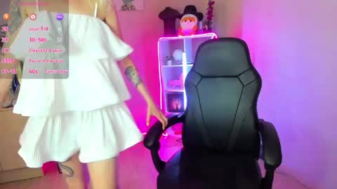 Snapshot of nastasya_cute chatting on 06-05-26, 01:45 Nastya online show from 06-05-26, 01:45
