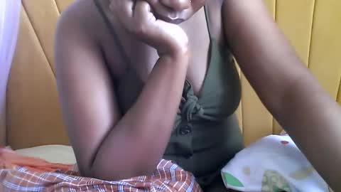 Snapshot of nastiestmomplay chatting on 12-03-25, 06:21 Sweet Ella online show from 12-03-25, 06:21