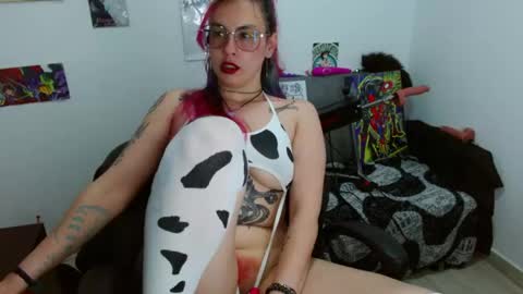 Snapshot of nat_lau chatting on 05-11-26, 12:38 Nat online show from 05-11-26, 12:38