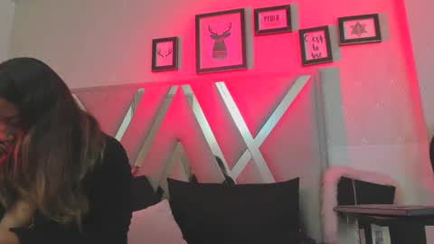 Snapshot of natacha_black00 chatting on 02-18-25, 12:17 Natacha black online show from 02-18-25, 12:17