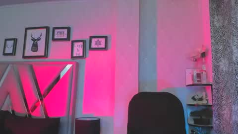 Snapshot of natacha_black00 chatting on 02-19-25, 12:57 Natacha black online show from 02-19-25, 12:57