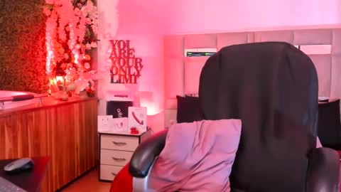 Snapshot of natacha_black00 chatting on 02-25-25, 02:58 Natacha black online show from 02-25-25, 02:58