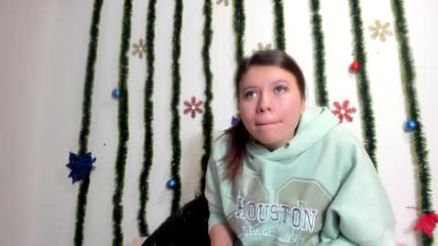 Snapshot of natalia_walker chatting on 12-22-25, 12:24 Natalia Walker online show from 12-22-25, 12:24