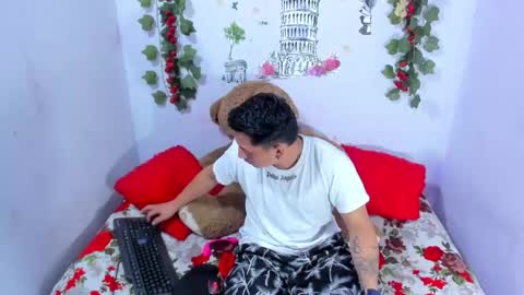 nataliaandjulliam online show from 11-24-25, 04:56