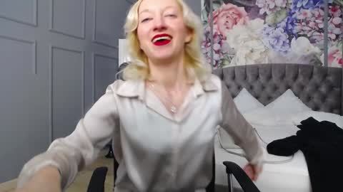 Natalie online show from 01-20-25, 08:41