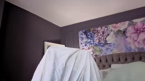 Snapshot of natalie_bitton chatting on 06-12-26, 10:58 Natalie online show from 06-12-26, 10:58