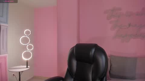 Snapshot of natalielewis_ chatting on 06-11-26, 11:52 Natalie Lewis online show from 06-11-26, 11:52