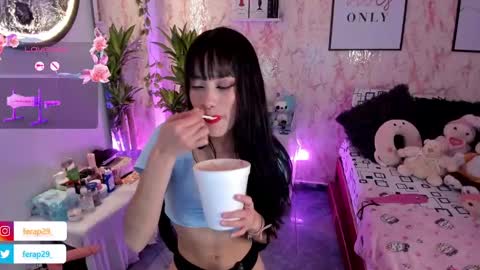 Snapshot of nataly_29 chatting on 02-07-25, 12:31 MissNatis online show from 02-07-25, 12:31