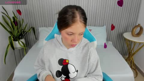 Snapshot of nataly_rodri chatting on 02-15-25, 12:11 Nataly online show from 02-15-25, 12:11