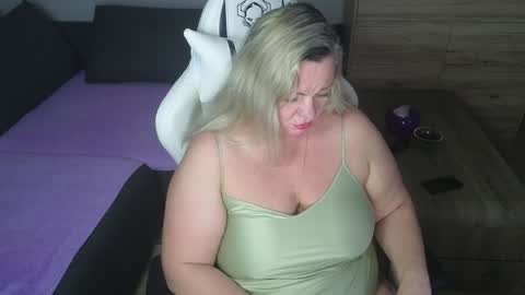 Snapshot of natascha1202 chatting on 12-15-24, 08:15 Natalli online show from 12-15-24, 08:15