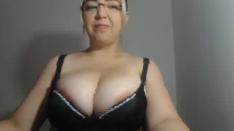 Snapshot of natasha9_ chatting on 12-17-24, 03:39 NATTY online show from 12-17-24, 03:39