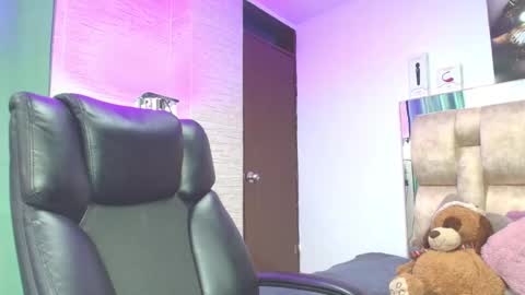 Snapshot of natasharobbins chatting on 10-05-25, 03:27 online show from 10-05-25, 03:27