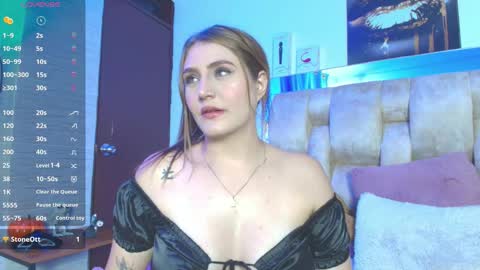 Snapshot of natasharobbins chatting on 10-17-25, 10:01 online show from 10-17-25, 10:01