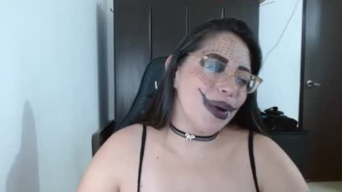 Snapshot of natashasmithe chatting on 02-20-25, 02:18 Natasha Smithe online show from 02-20-25, 02:18