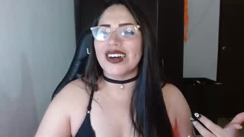 Snapshot of natashasmithe chatting on 10-19-25, 01:17 Natasha Smithe online show from 10-19-25, 01:17