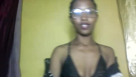 Snapshot of nathalie004 chatting on 09-11-25, 08:25 nathalie004 online show from 09-11-25, 08:25