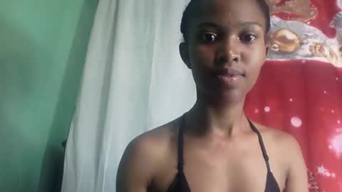 Snapshot of nathalie004 chatting on 10-14-25, 04:46 nathalie004 online show from 10-14-25, 04:46