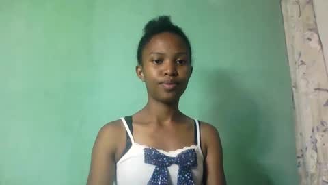 Snapshot of nathalie004 chatting on 10-20-25, 05:19 nathalie004 online show from 10-20-25, 05:19