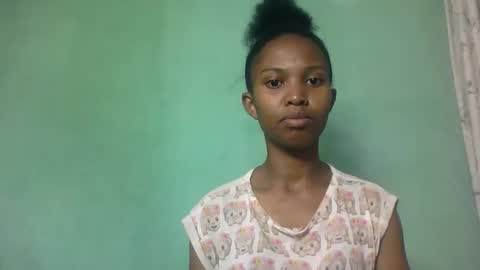 Snapshot of nathalie004 chatting on 10-23-25, 05:51 nathalie004 online show from 10-23-25, 05:51