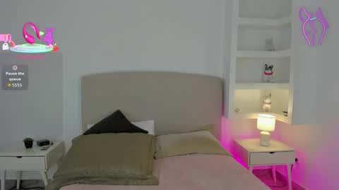 Snapshot of nathalyn05 chatting on 09-21-25, 10:39 NATHALY online show from 09-21-25, 10:39