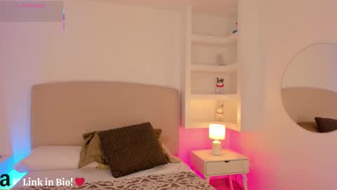 Snapshot of nathalyn05 chatting on 10-23-25, 10:25 NATHALY online show from 10-23-25, 10:25