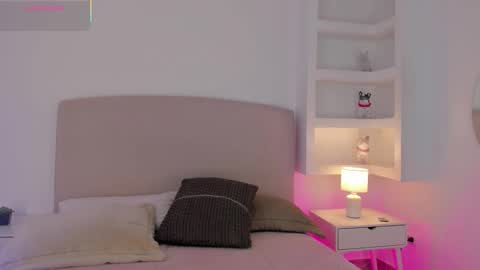 Snapshot of nathalyn05 chatting on 11-03-25, 10:38 NATHALY online show from 11-03-25, 10:38