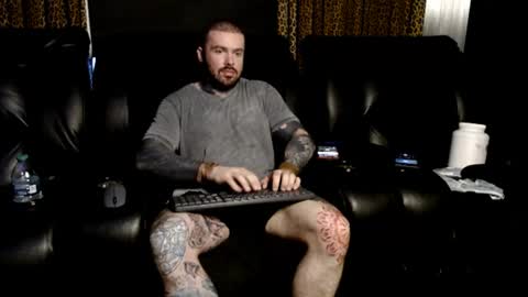 Snapshot of nathaniel_13 chatting on 06-17-26, 01:08 NathanielFlex online show from 06-17-26, 01:08