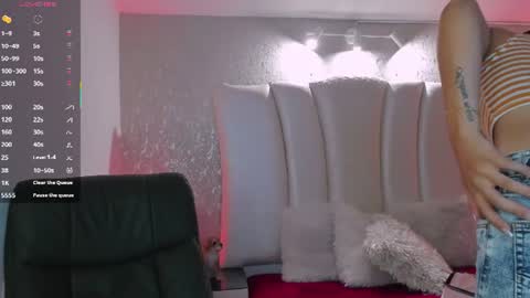 Snapshot of natt_collins chatting on 06-19-26, 03:33 Natalia online show from 06-19-26, 03:33