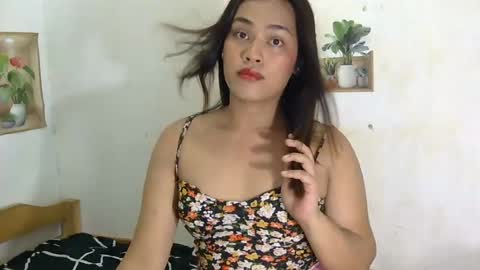 Snapshot of natural_beautycum chatting on 08-06-26, 10:39 justine online show from 08-06-26, 10:39