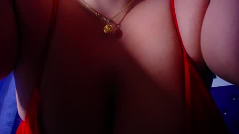 Snapshot of naturalboobs1 chatting on 02-04-25, 09:28 Annie online show from 02-04-25, 09:28