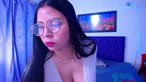 Snapshot of naturalboobs1 chatting on 03-06-25, 03:13 Annie online show from 03-06-25, 03:13