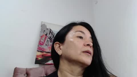 Snapshot of naturally_mature chatting on 05-17-26, 04:43 Sammy online show from 05-17-26, 04:43