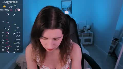 Snapshot of naturelly chatting on 09-10-25, 07:41 Melisa FOLLOW ME online show from 09-10-25, 07:41