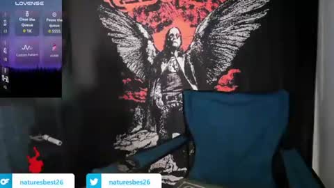 Snapshot of naturesbest951 chatting on 10-21-25, 02:01 NATURESBEST online show from 10-21-25, 02:01