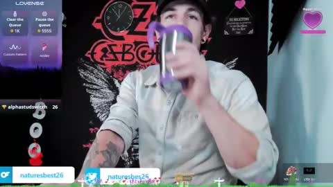 Snapshot of naturesbest951 chatting on 10-28-25, 03:54 NATURESBEST online show from 10-28-25, 03:54