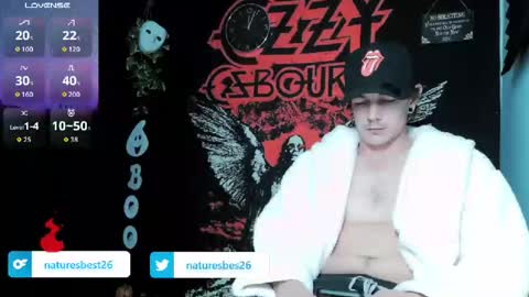 Snapshot of naturesbest951 chatting on 10-30-25, 04:03 NATURESBEST online show from 10-30-25, 04:03