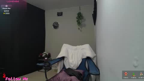 Snapshot of naturesbest951 chatting on 12-17-25, 01:55 NATURESBEST online show from 12-17-25, 01:55